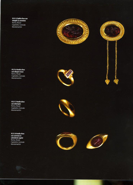 Corredo funerario di Crepereia Tryphaena II secolo d.C. - Spilla d’oro con intaglio su ametista Inv. AC 467; oro e amestista - Anello d’oro con diaspro rosso Inv. AC 463; oro e diaspro rosso - Anello d’oro con eliotropio Inv. AC 461; oro ed eliotropio - Anello d’oro con cammeo in calcedonio-agata Inv. 462; oro e calcedonio-agata