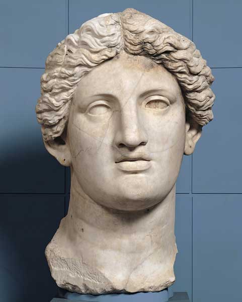 Statua colossale di divinità femminile: testa Statua colossale di divinità femminile: testa