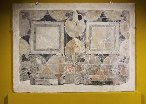 10.Pannello in opus sectile: modulo quadrato con motivi complessi, IV sec. d.C.